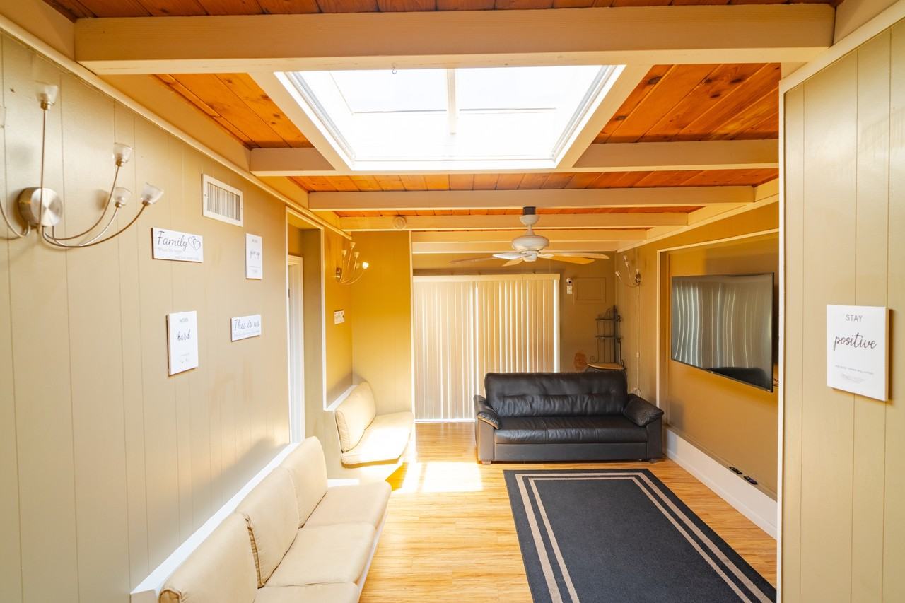 5001 54th St #1 - Photo 3 of 8