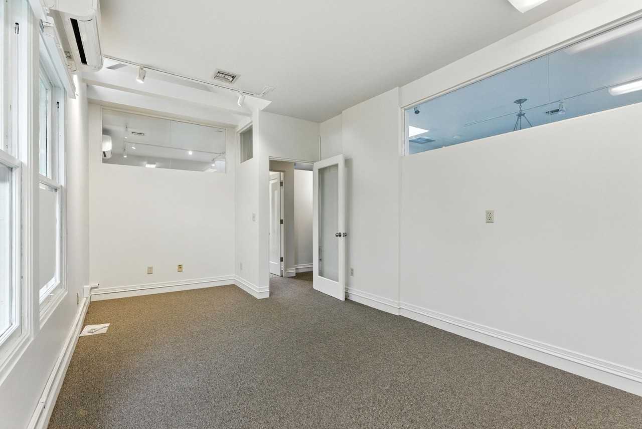 906 Nw 23rd Ave #906SUITE3B - Photo 6 of 22