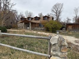 featured image of 811 Country Ln