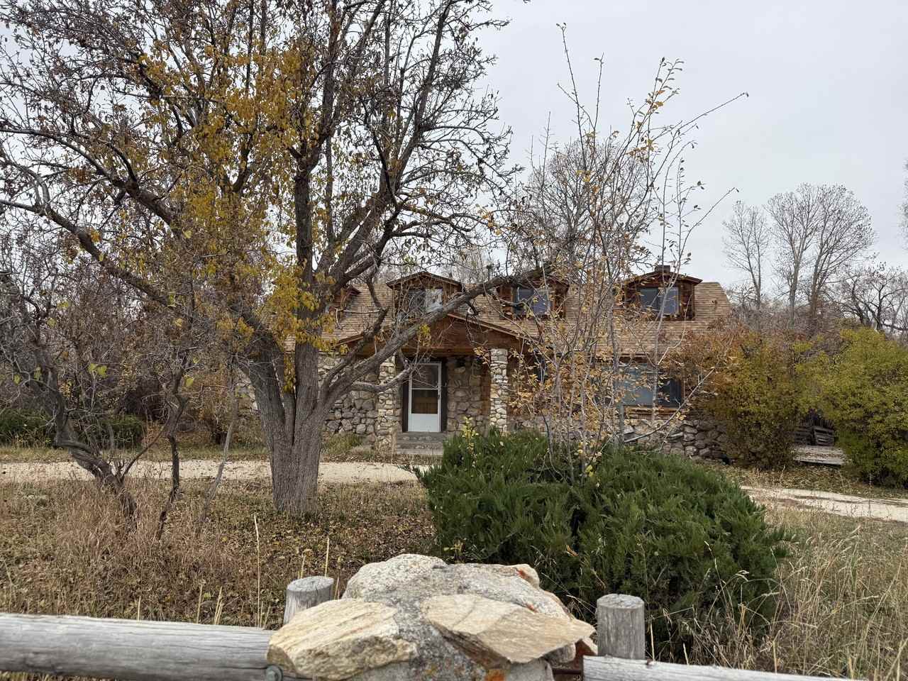 811 Country Ln - Photo 3 of 23