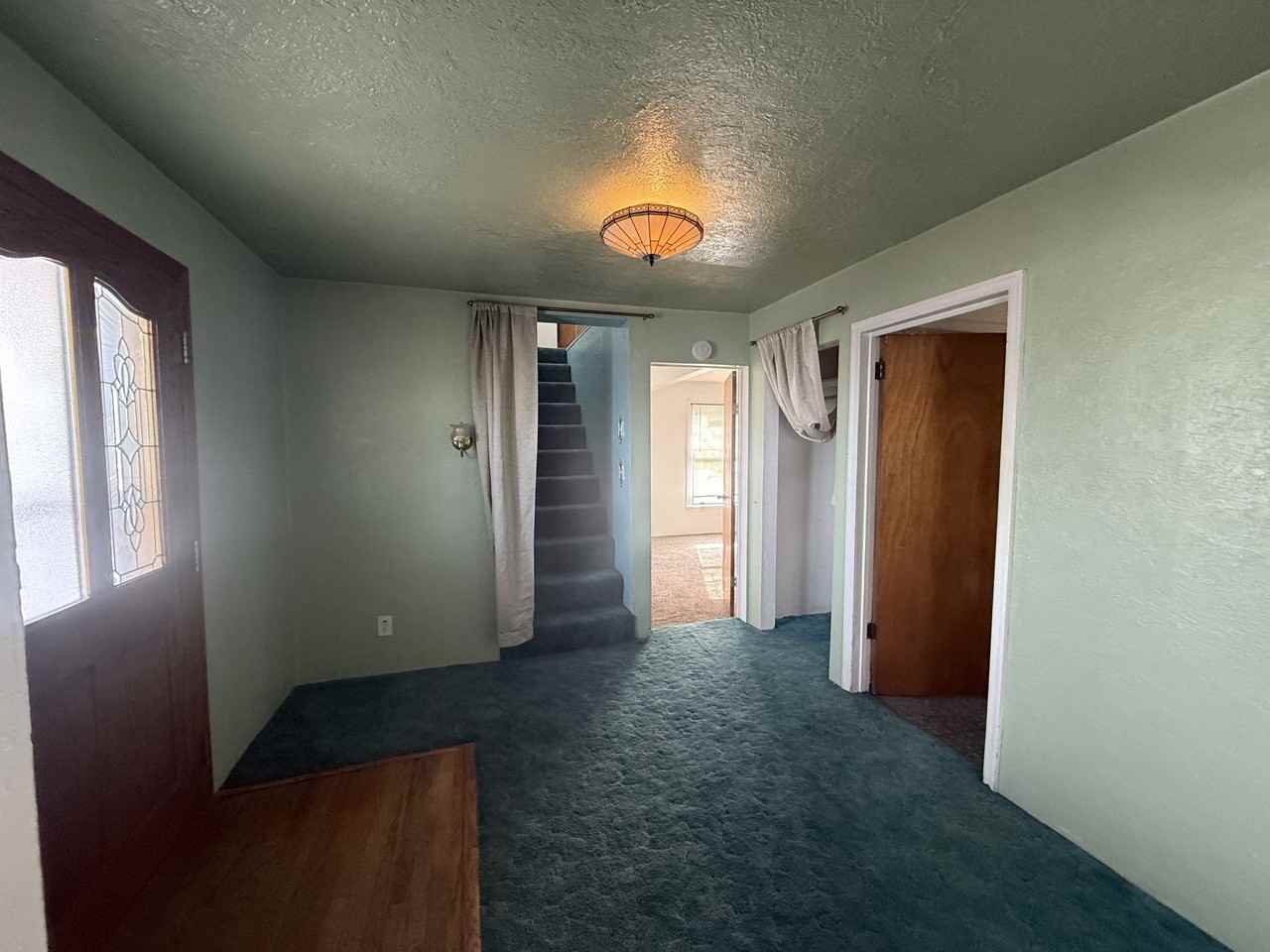 811 Country Ln - Photo 5 of 23