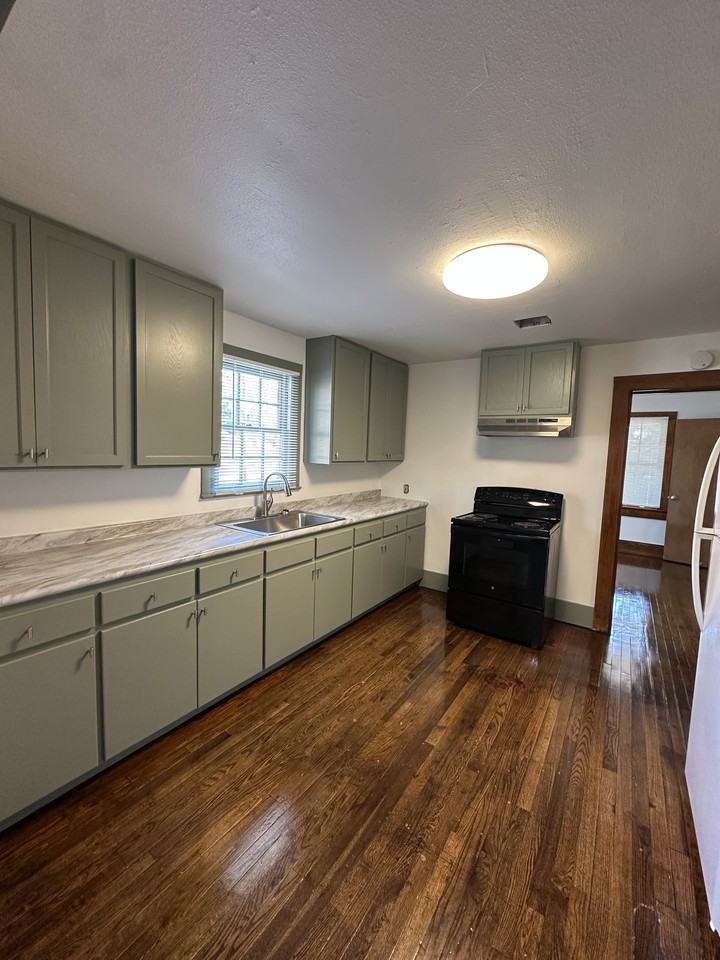 900 Madeline Ave #1 - Photo 2 of 12