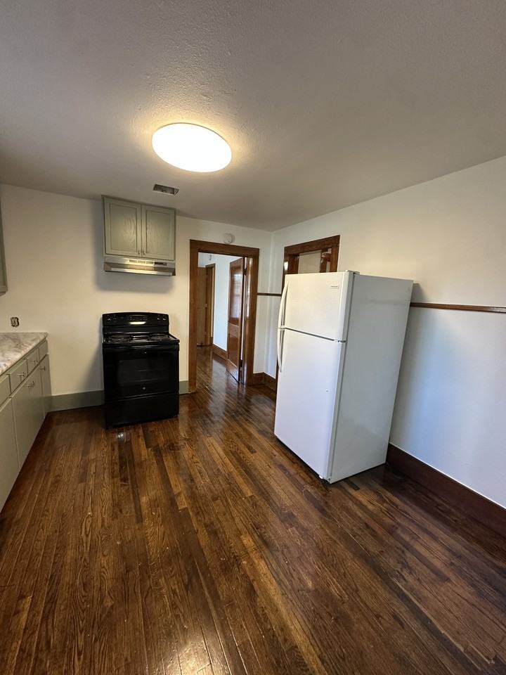 900 Madeline Ave #1 - Photo 3 of 12