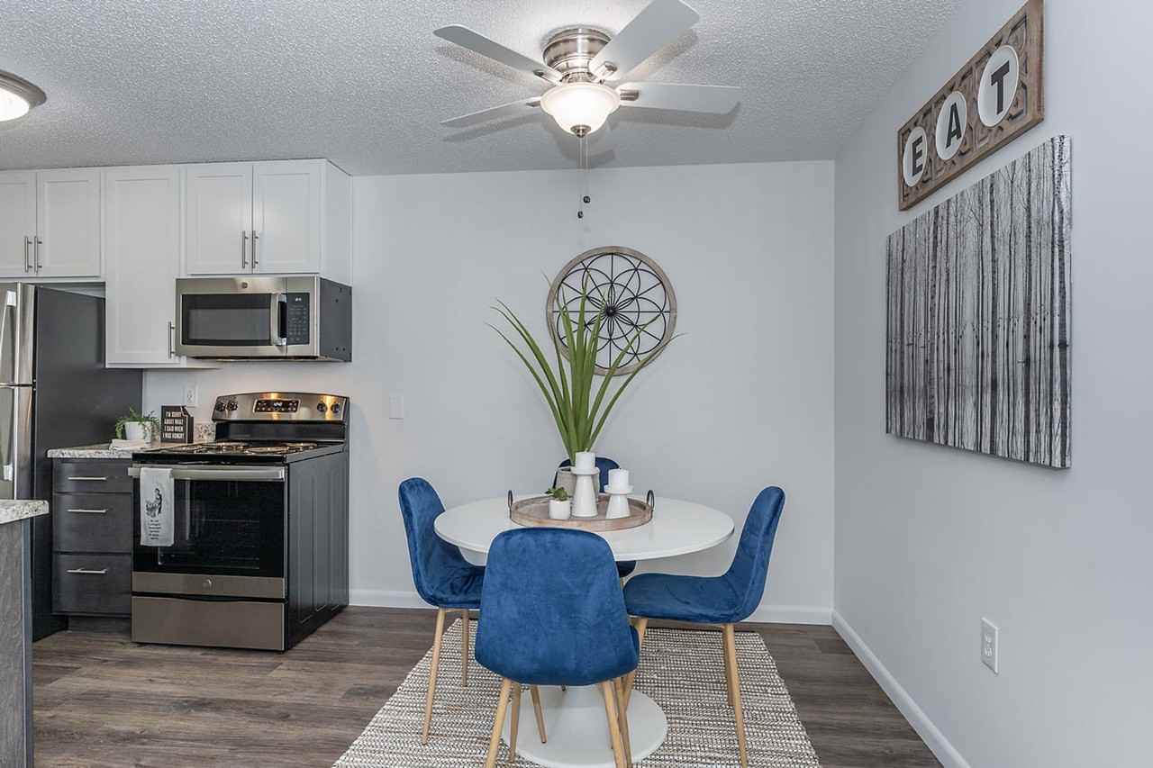 Windsor Place Apartments - Photo 3 of 38