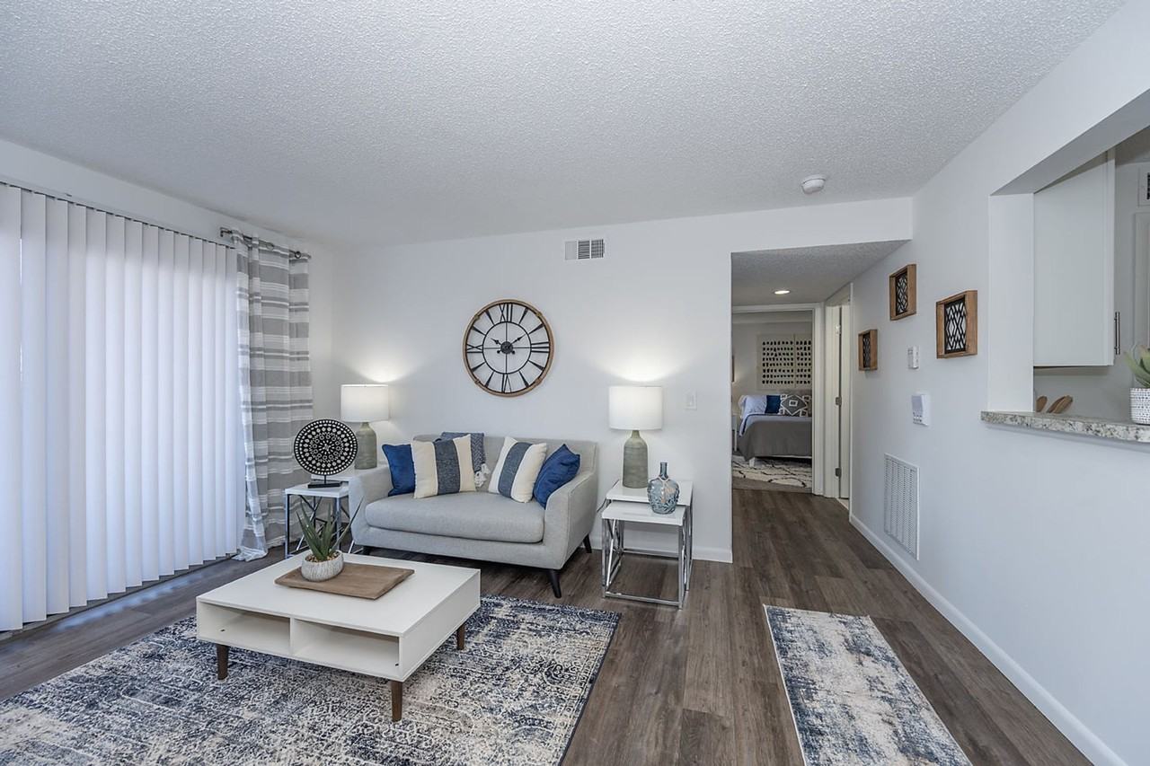 Windsor Place Apartments - Photo 4 of 38