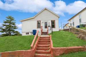 featured image of 223 16th Pl #1