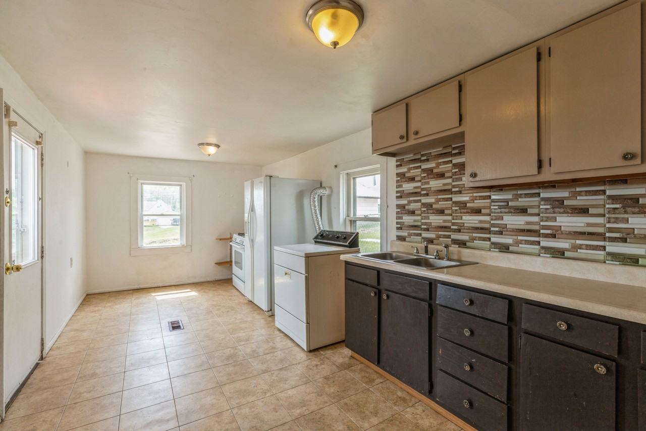 223 16th Pl #1 - Photo 7 of 32