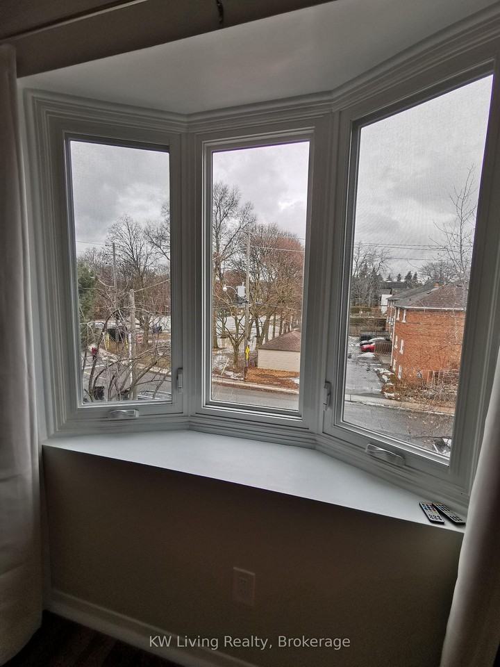 Eglinton Ave E & Bayview Ave - Photo 3 of 10