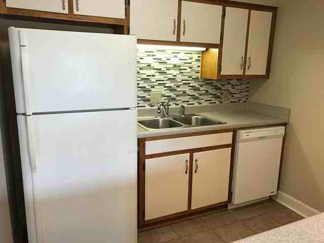 Brentwood Apartments - Photo 4 of 22