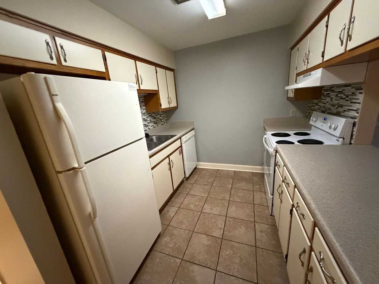 Brentwood Apartments - Photo 7 of 22