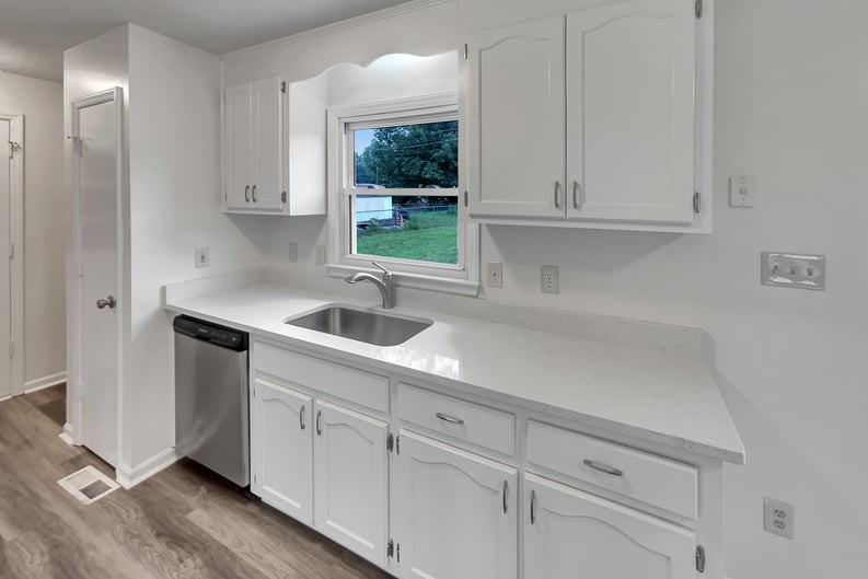 573 Whistle Way - Photo 4 of 6