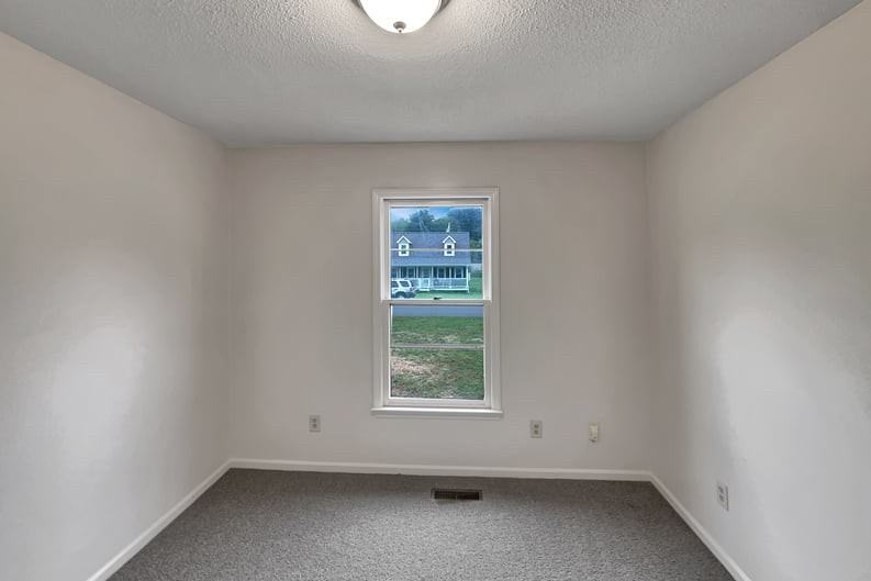 573 Whistle Way - Photo 5 of 6