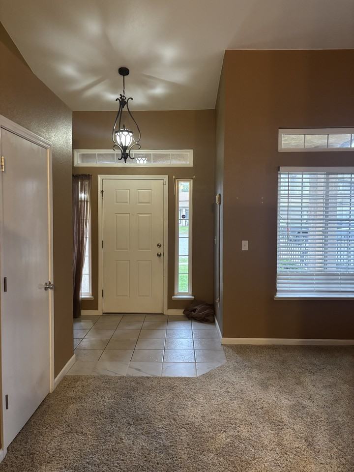 2520 Arcadia Ct - Photo 2 of 27