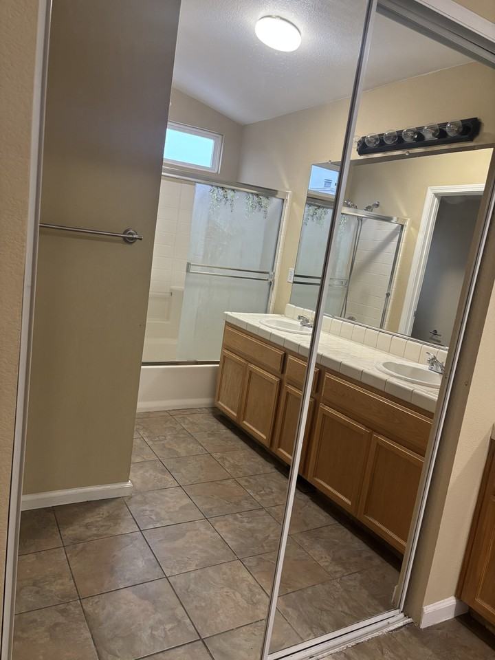 2520 Arcadia Ct - Photo 7 of 27