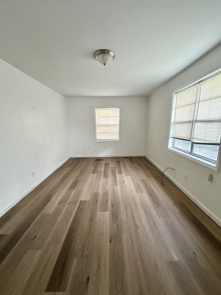 2009 Hollins Dr #1 - Photo 4 of 10