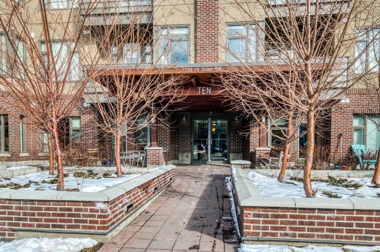 1720 10 St Sw #1 - Photo 3 of 25