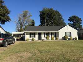 featured image of 3294 Gatewood Dr #1