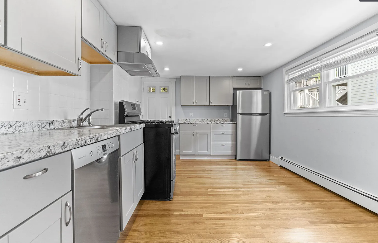 156 Lexington St #2 - Photo 4 of 15