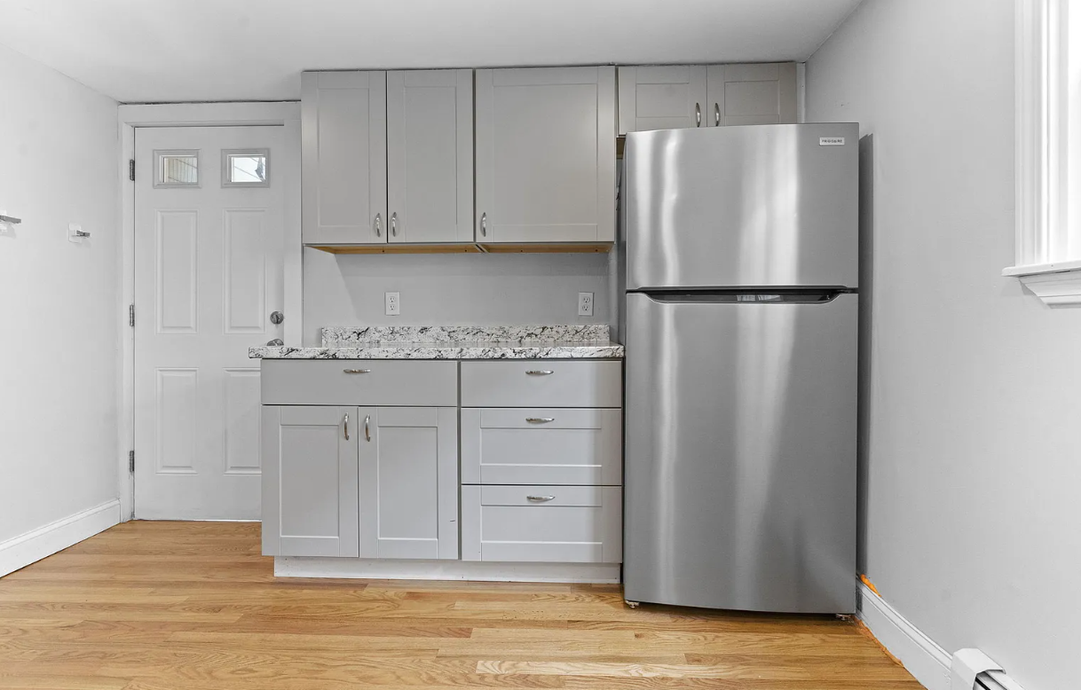 156 Lexington St #2 - Photo 5 of 15