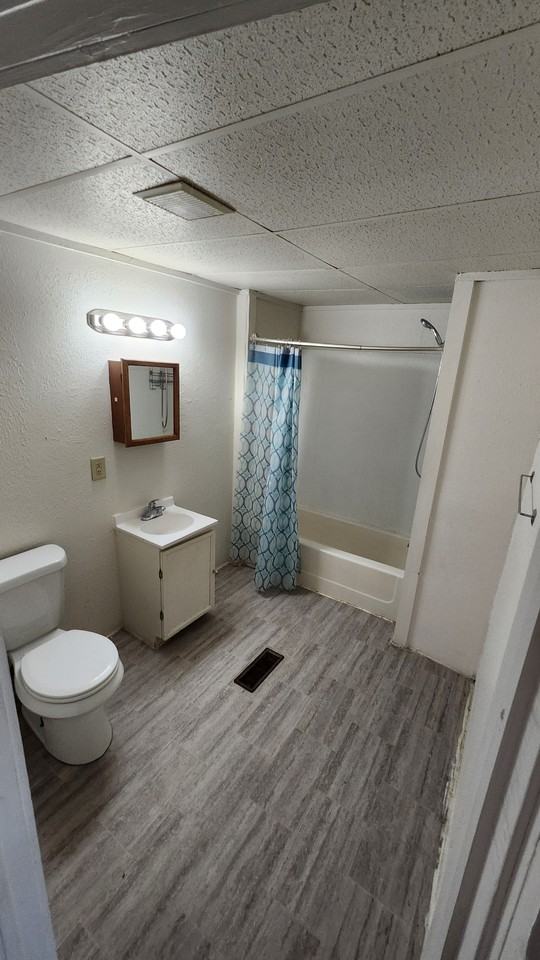 105 South Roosevelt aveUnit 1/2 #2 - Photo 7 of 8