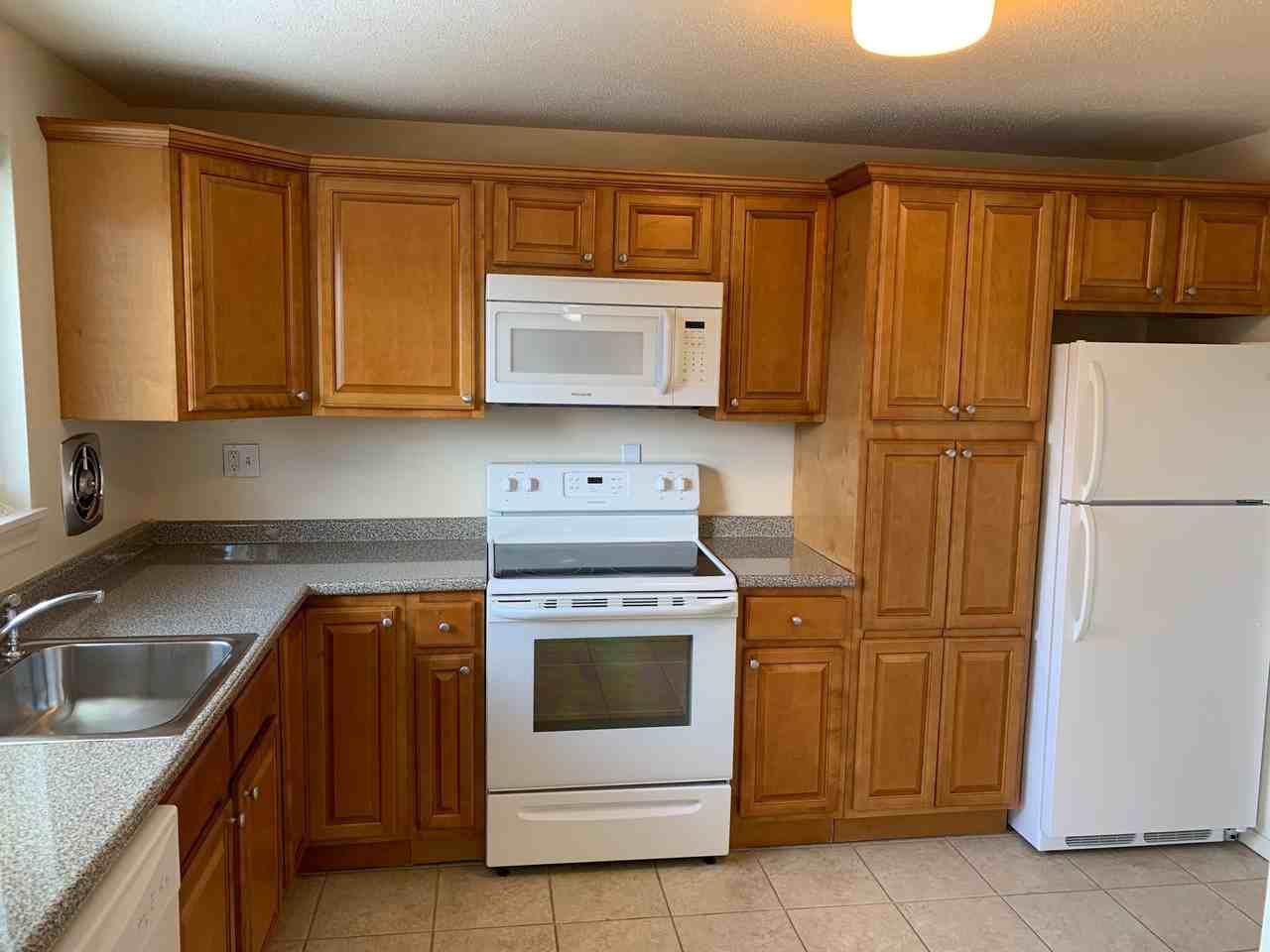 Lakeview Apartments - Photo 3 of 36