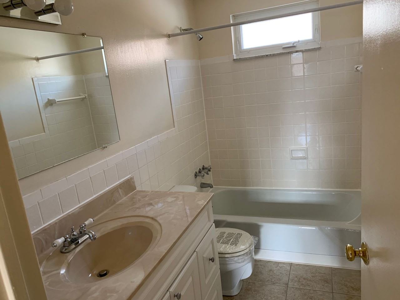 Lakeview Apartments - Photo 5 of 36