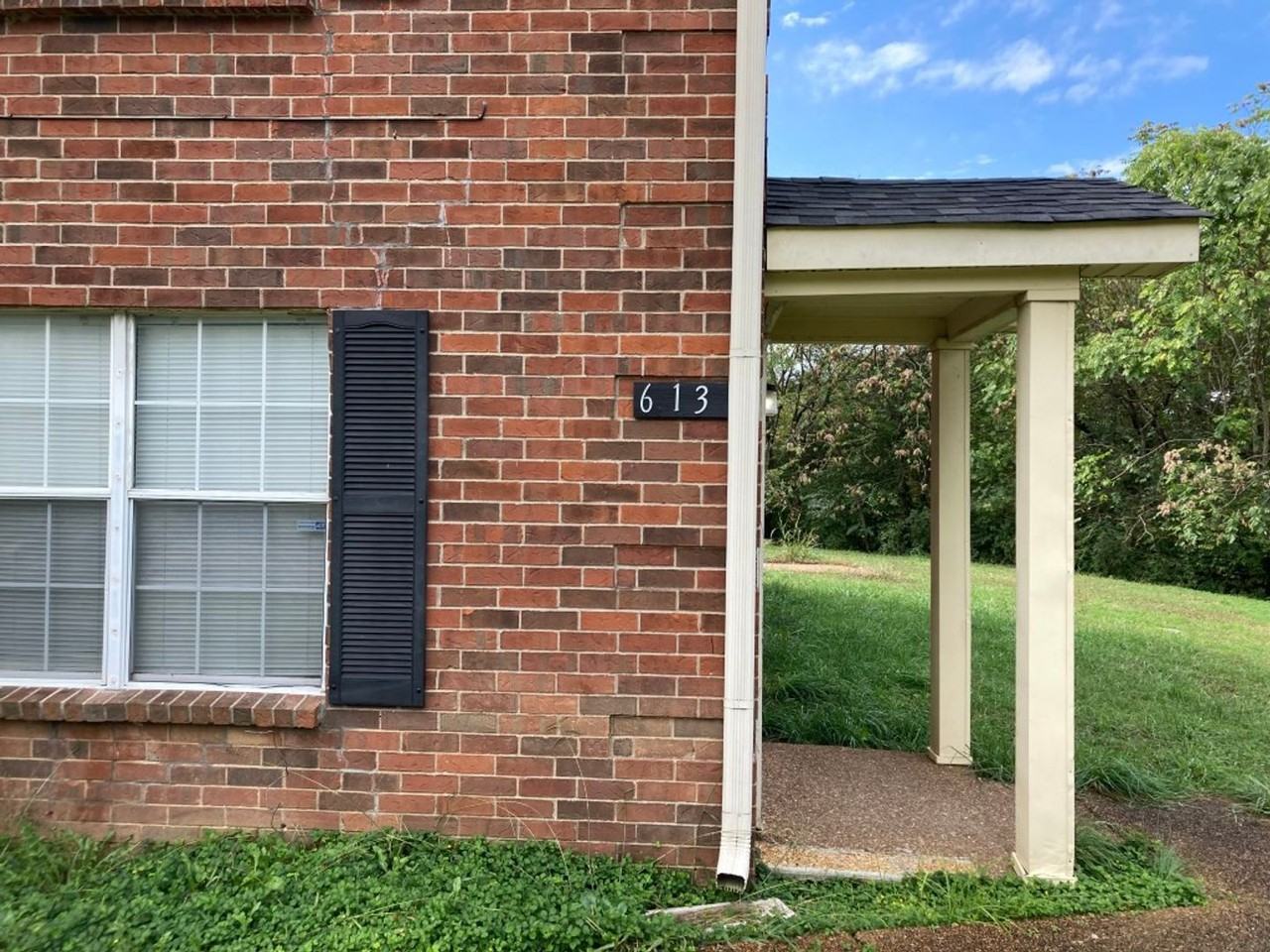 613 Castlegate Dr - Photo 2 of 19