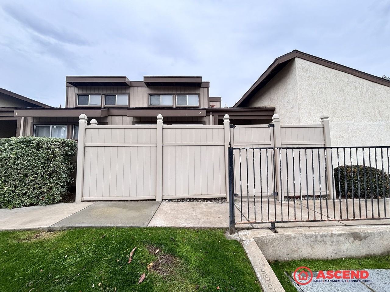 5301 Dunsmuir Rd #2 - Photo 2 of 28