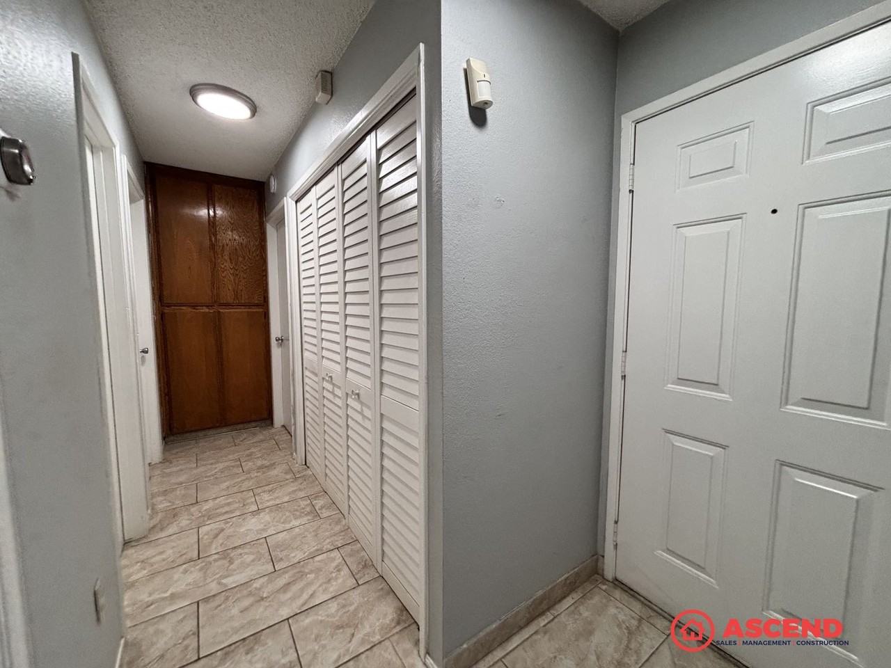 5301 Dunsmuir Rd #2 - Photo 4 of 28