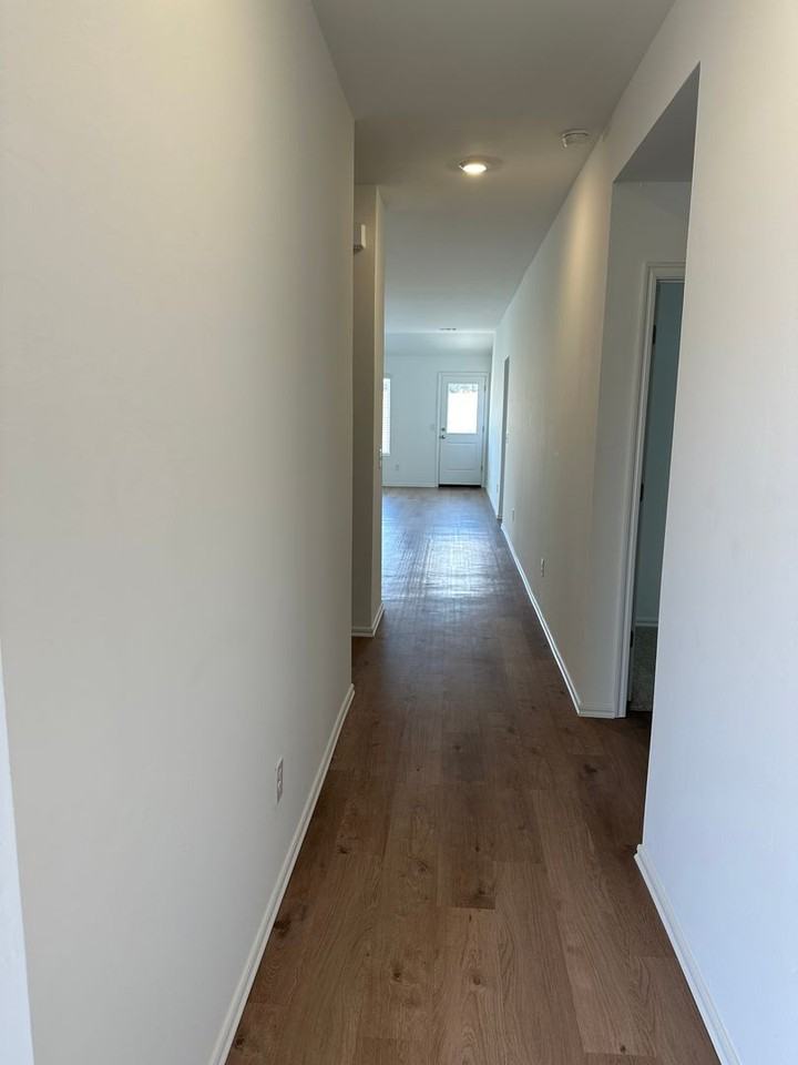 1068 Westbrook Blvd - Photo 6 of 20