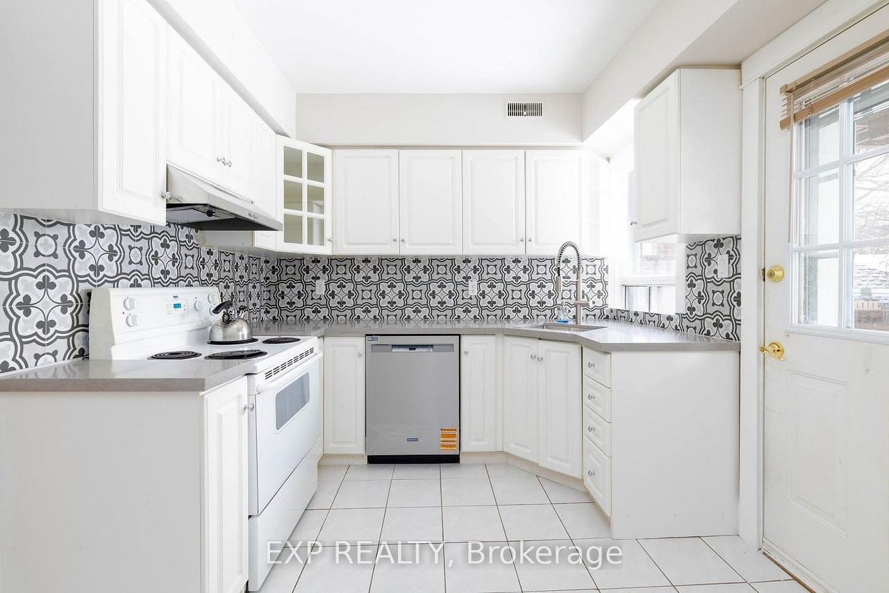 137 Bastedo Avenue - Photo 2 of 28