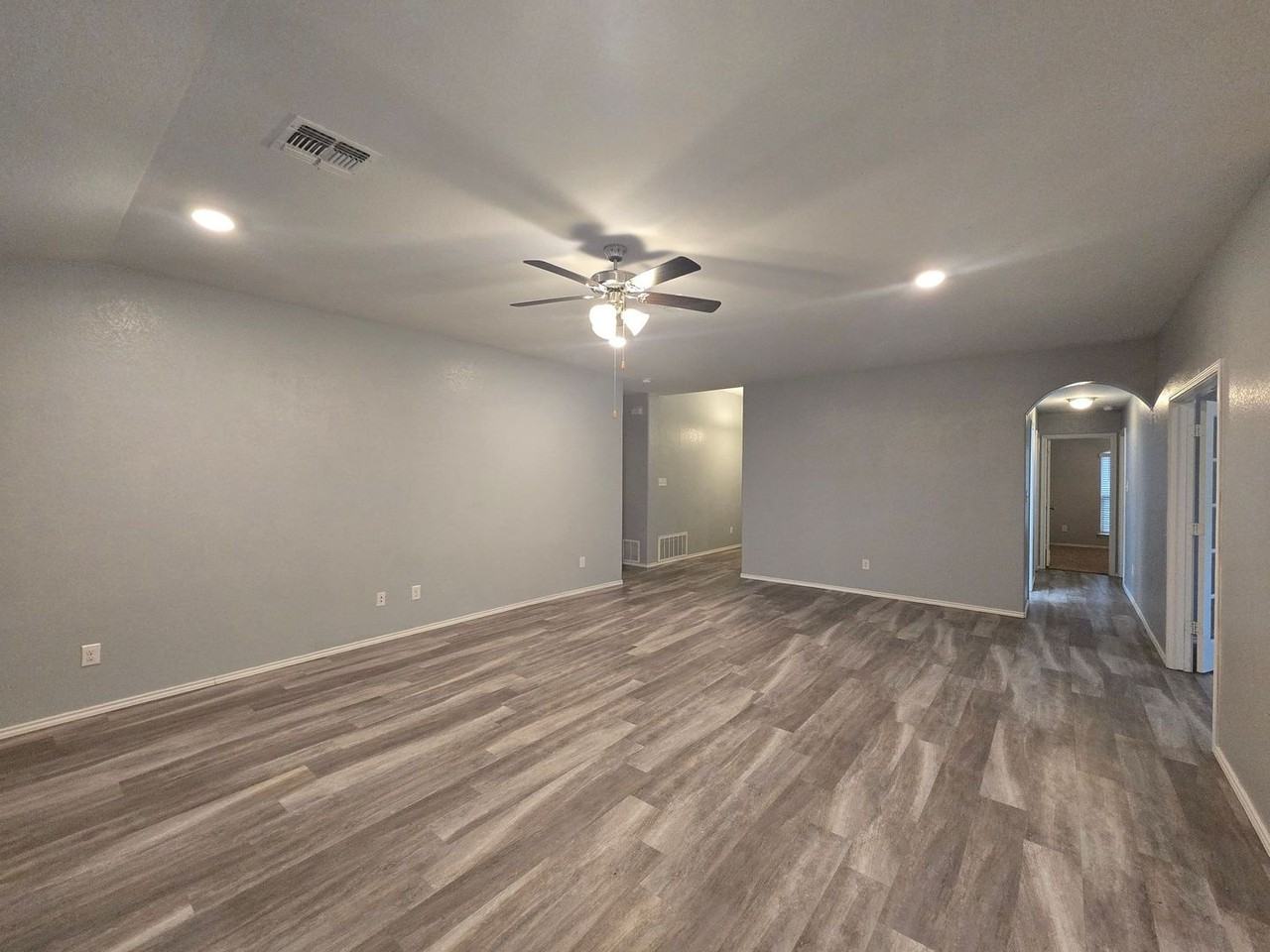 9105 Everly Dr - Photo 4 of 21