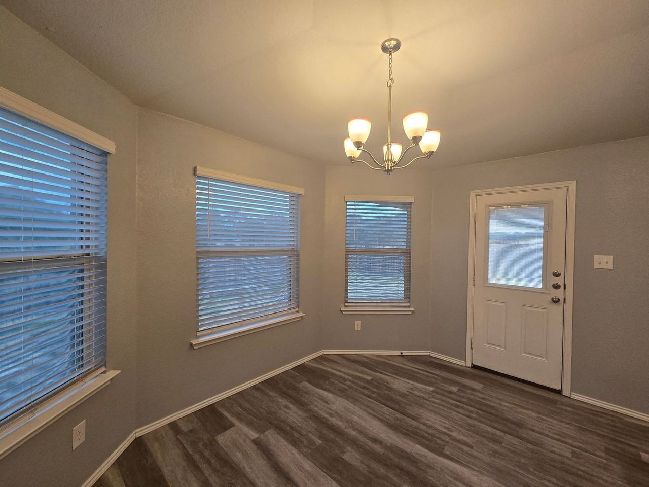 9105 Everly Dr - Photo 5 of 21