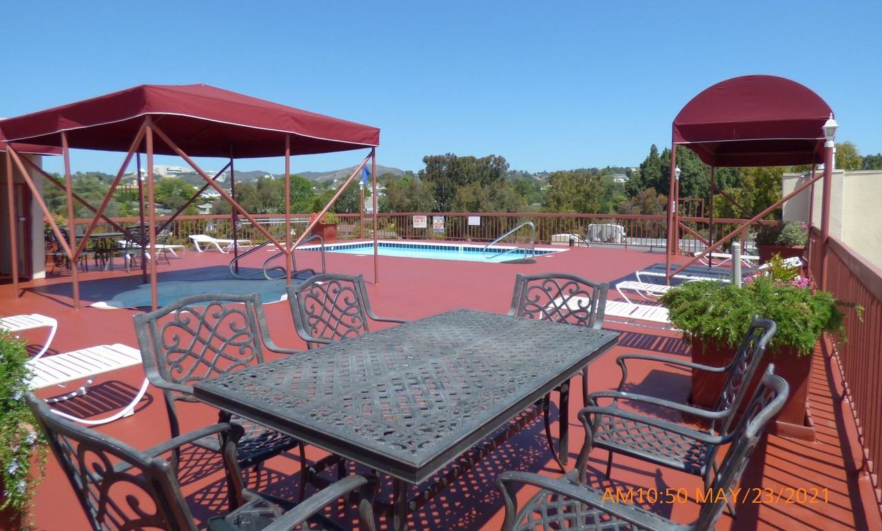 424 Veteran Ave - Photo 2 of 11