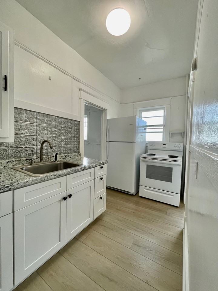 518 G Street Apartments! - Photo 4 of 5