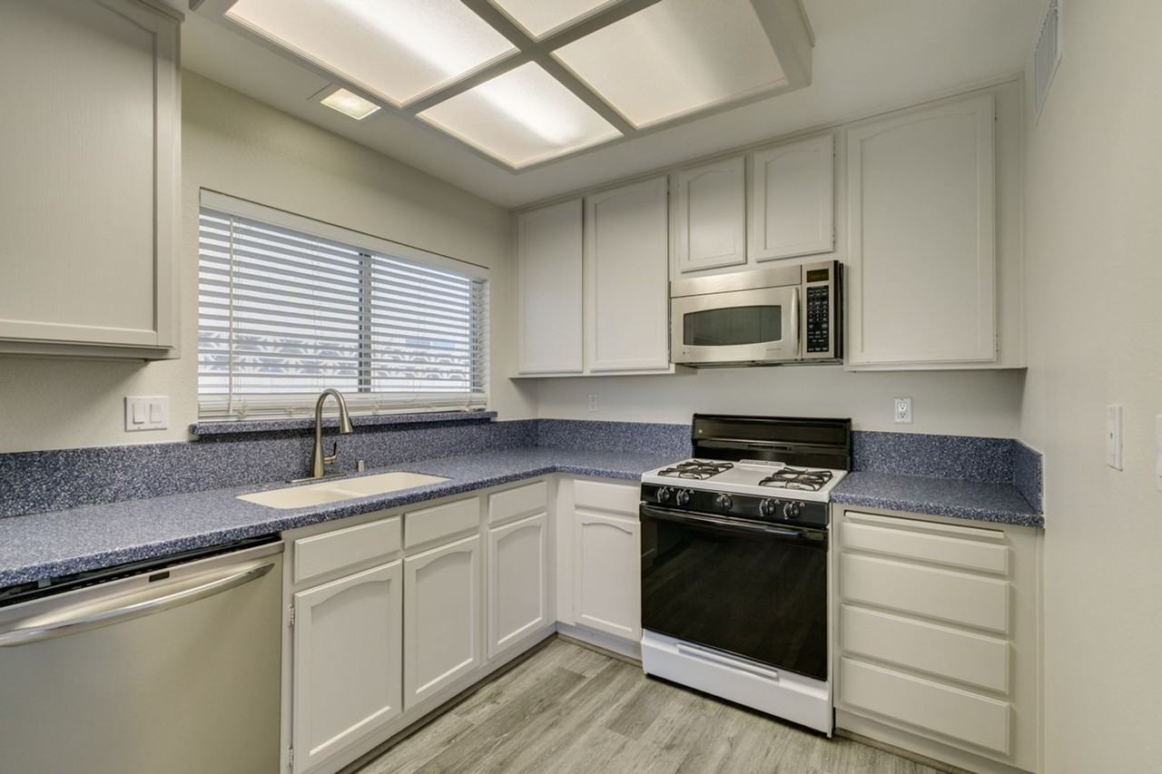 2344 Lone Pine St - Photo 2 of 45