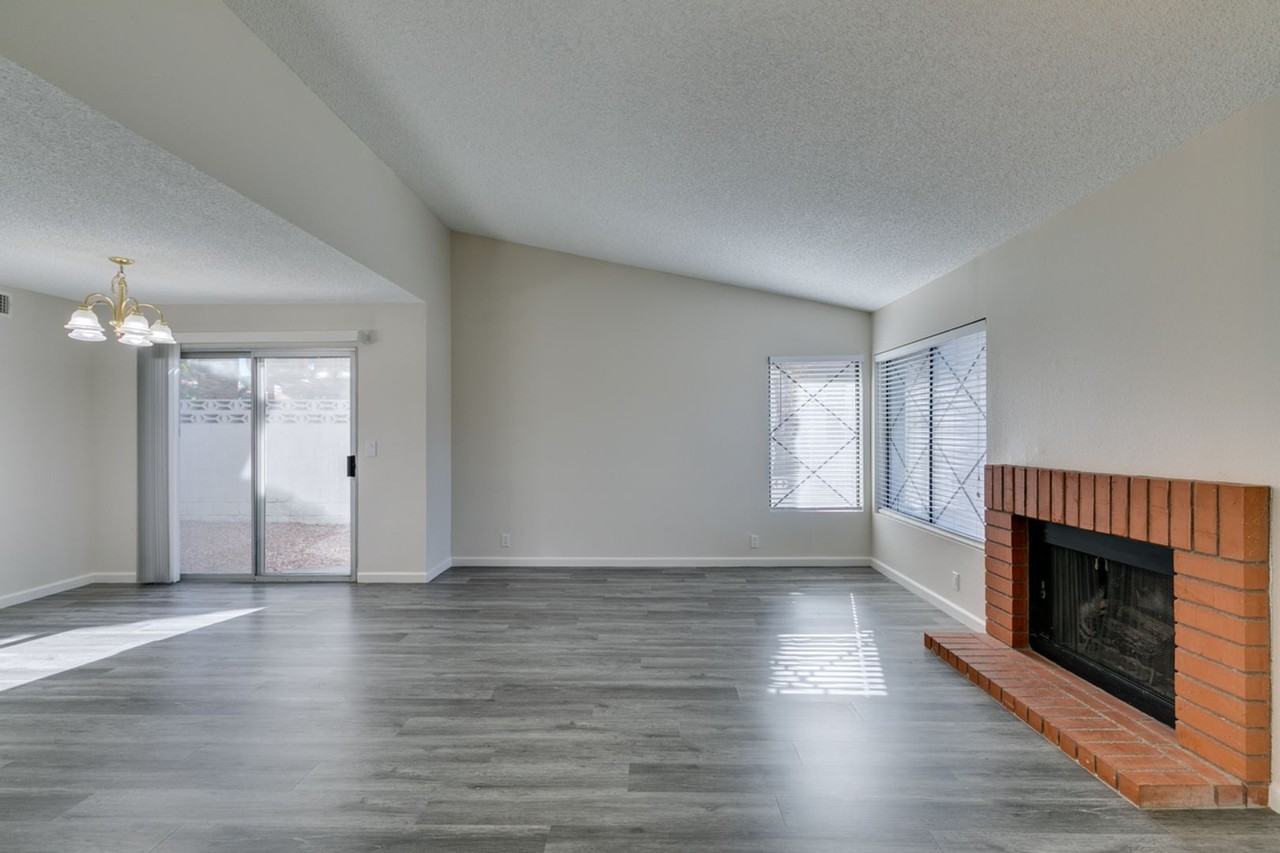 2344 Lone Pine St - Photo 3 of 45