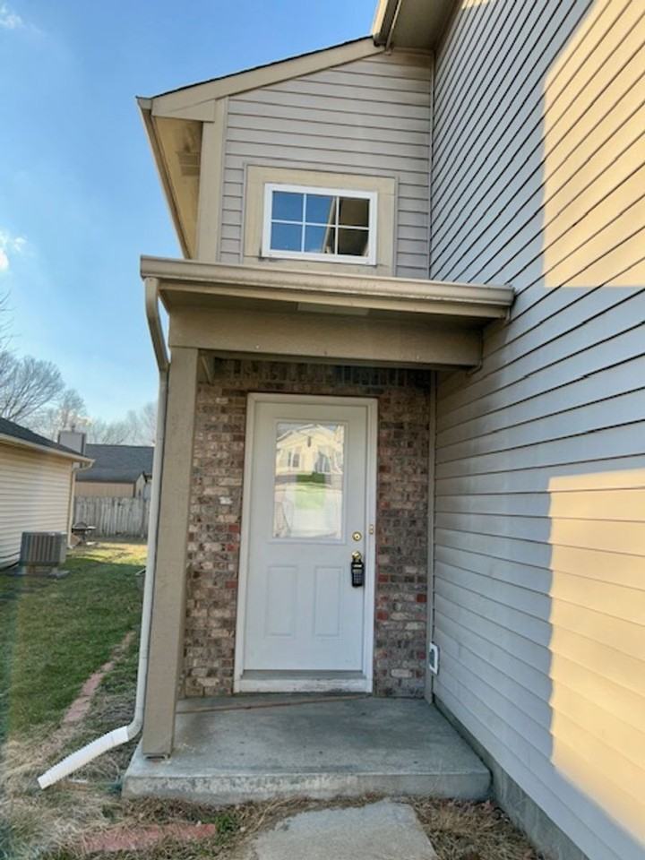 6316 Long River Ln - Photo 5 of 34