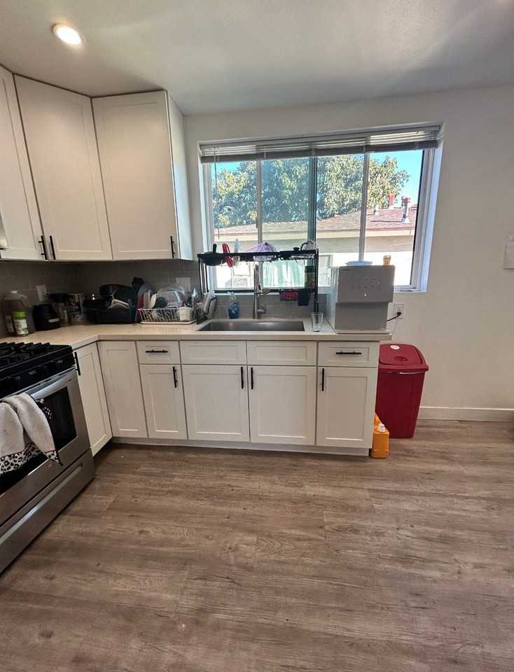 1528 1528 1/2 W 36TH PL - 202 Balcony WH (unfurnished) - Photo 2 of 9