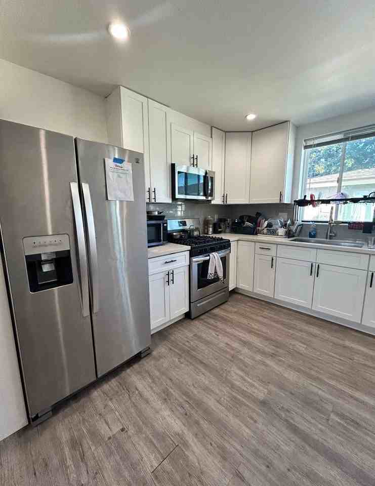 1528 1528 1/2 W 36TH PL - 202 Balcony WH (unfurnished) - Photo 3 of 9