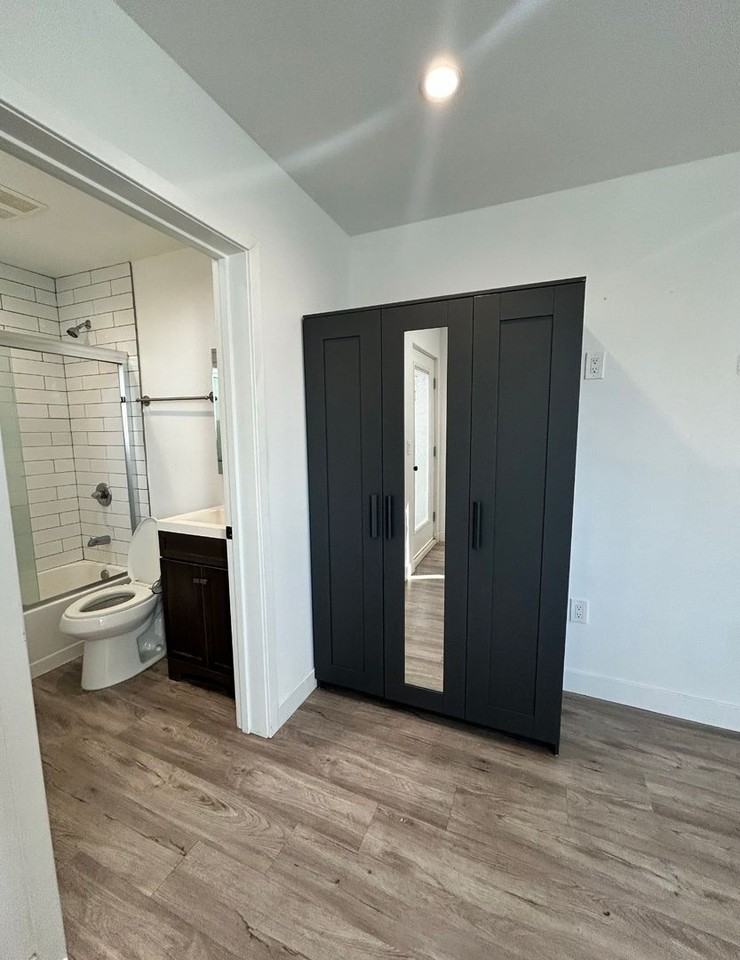 1528 1528 1/2 W 36TH PL - 202 Balcony WH (unfurnished) - Photo 6 of 9