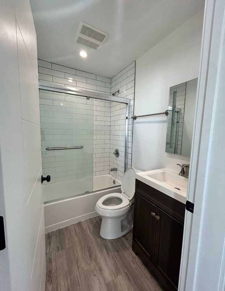 1528 1528 1/2 W 36TH PL - 202 Balcony WH (unfurnished) - Photo 7 of 9