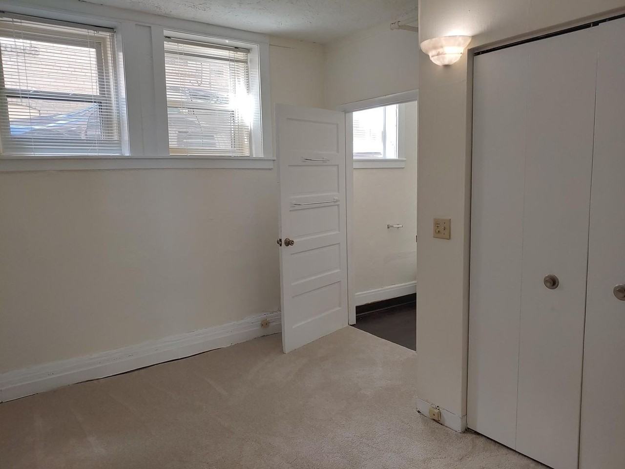 901-909 Summit Ave S - Photo 6 of 18