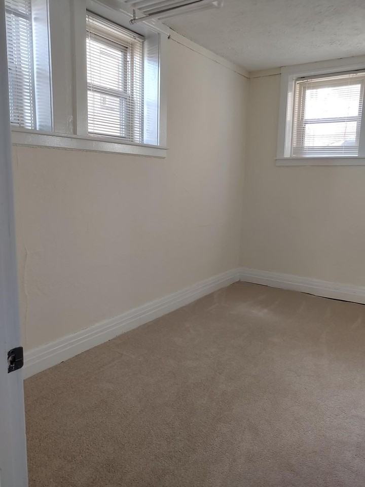 901-909 Summit Ave S - Photo 7 of 18