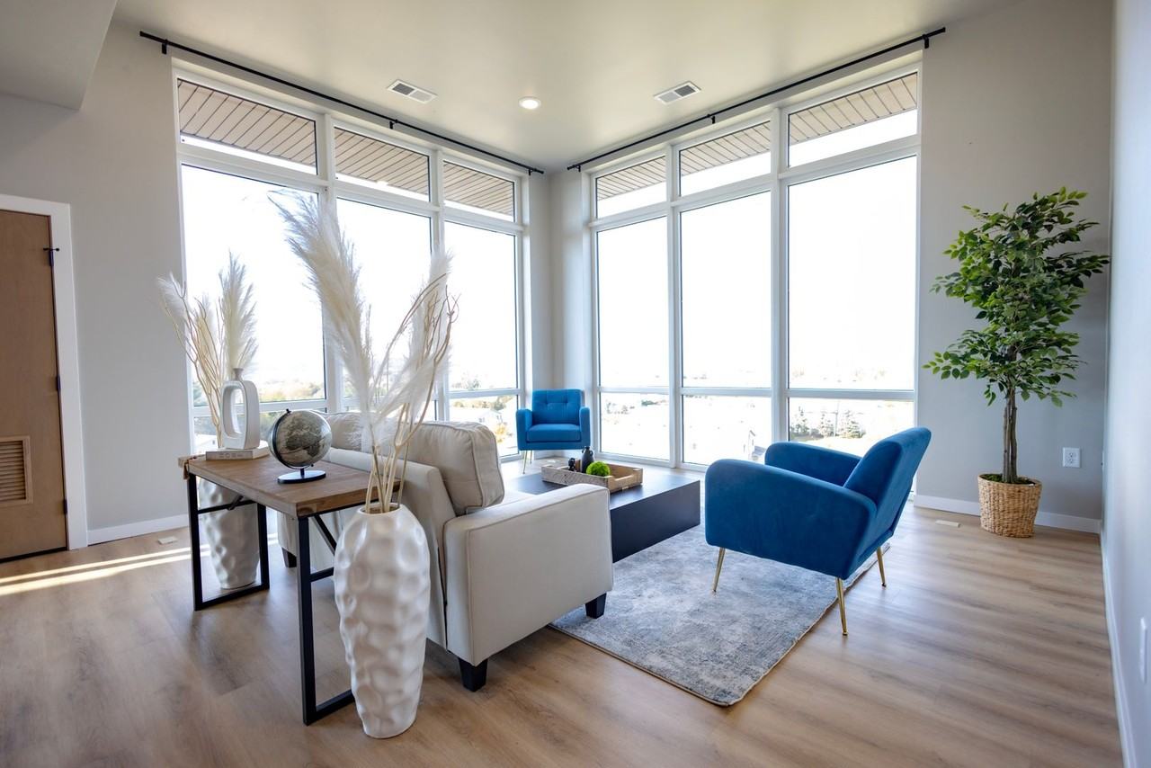 1233 West Hamilton Avenue - Photo 2 of 18