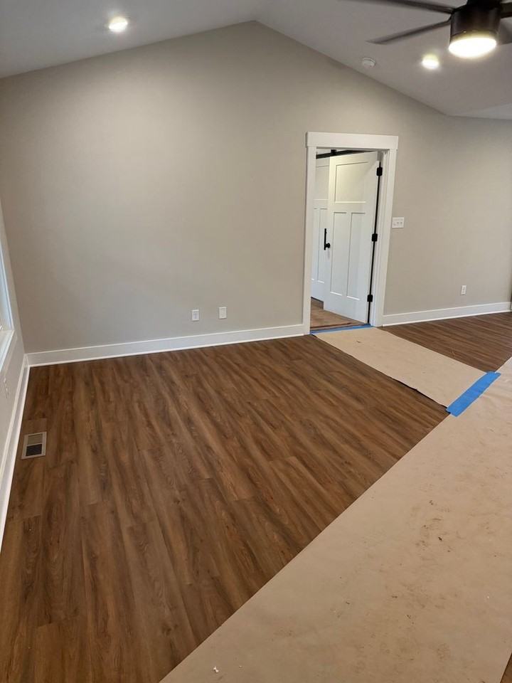 325 Yorktown Dr - Photo 2 of 16