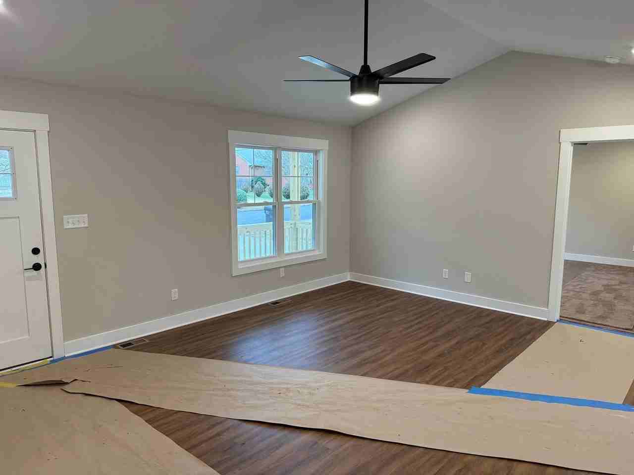 325 Yorktown Dr - Photo 3 of 16