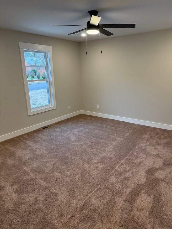 325 Yorktown Dr - Photo 5 of 16
