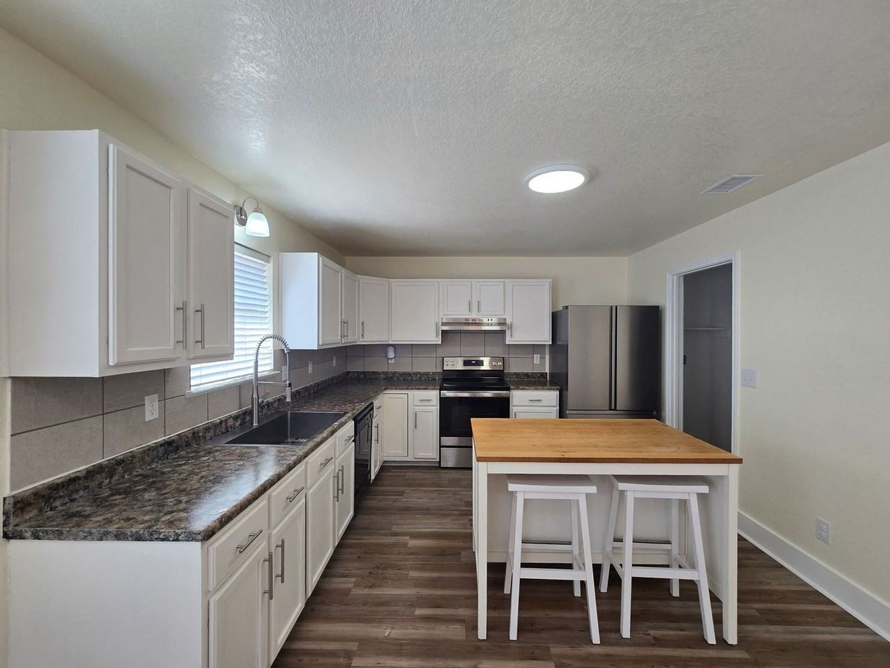 408 Abu Bakar Dr - Photo 3 of 23