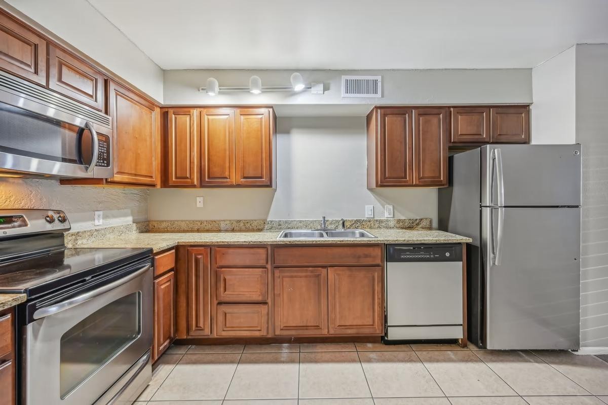 3833 N 30th St - Photo 2 of 20